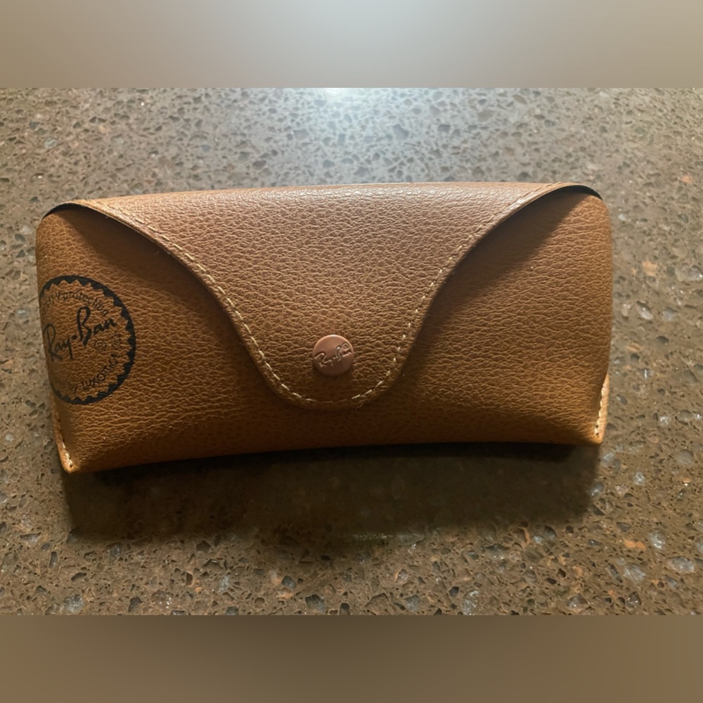 Like New Rayban case and cloth
